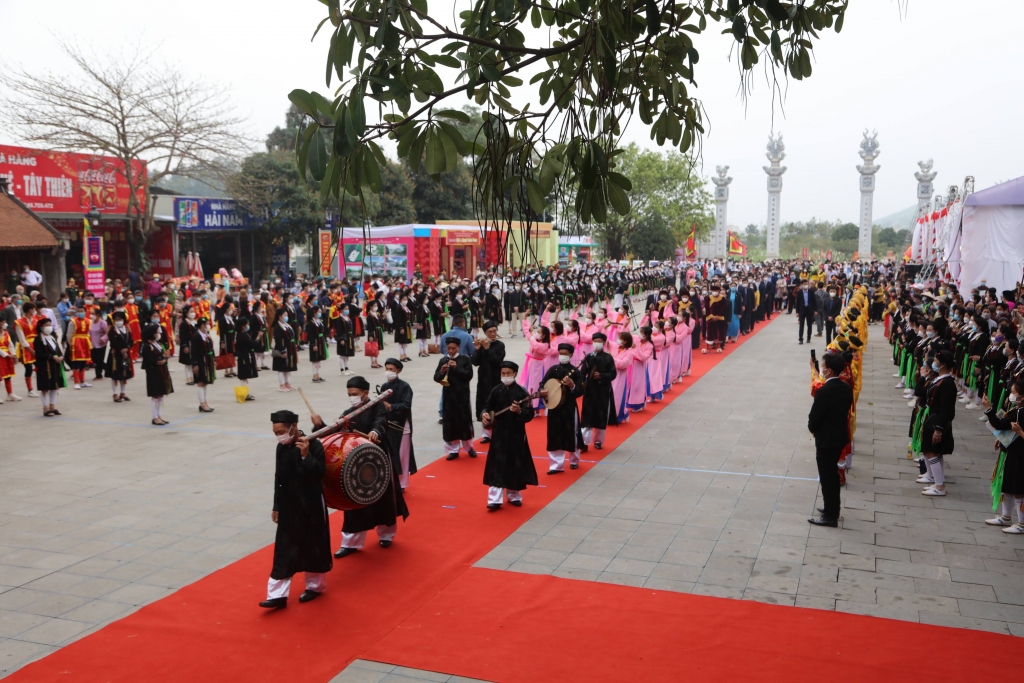 Khai hội Tây Thiên, Phó Chủ tịch nước Võ Thị Ánh Xuân dự lễ dâng hương Quốc Mẫu