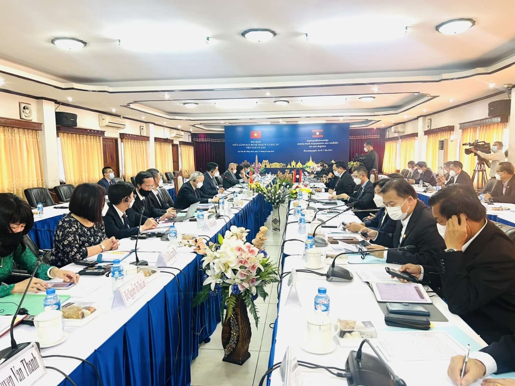Bộ trưởng Bộ Kế hoạch và Đầu tư hai nước Việt Nam - Lào chủ trì Hội đàm chính thức