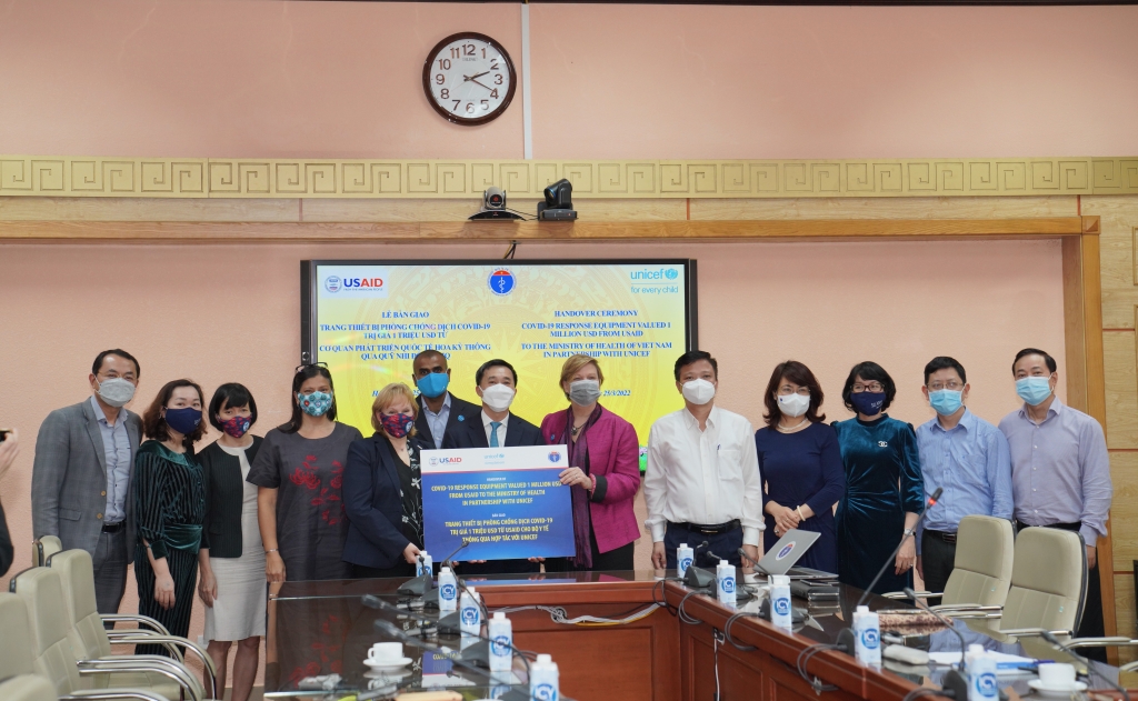 USAID và UNICEF hỗ trợ vật tư y tế trị giá 1 triệu USD phòng chống COVID-19 cho Việt Nam