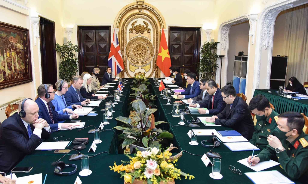 Quốc vụ khanh Anh thăm Việt Nam thúc đẩy hợp tác kinh tế và các vấn đề toàn cầu