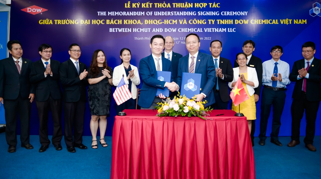 Trường Đại học Bách khoa (ĐHQG HCM) và Dow Việt Nam ký thỏa thuận hợp tác