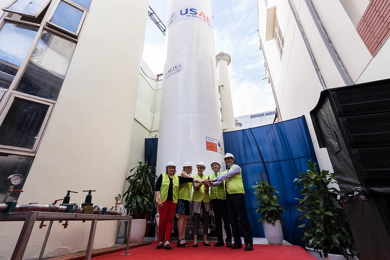 Hoa Kỳ hợp tác hỗ trợ lắp đặt hệ thống ô-xy lỏng mới tại Bệnh viện Bạch Mai