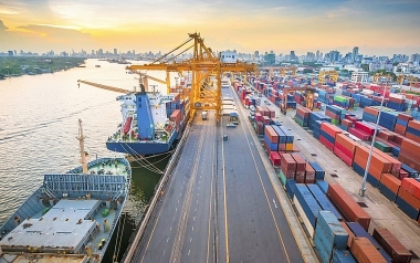 Đề xuất giảm 50% phí hạ tầng cảng biển tại TP. HCM đối với hàng vận chuyển đường thủy