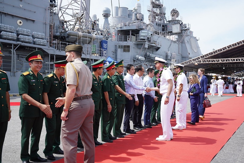 Nhóm tác chiến tàu sân bay USS Ronald Reagan thăm Việt Nam