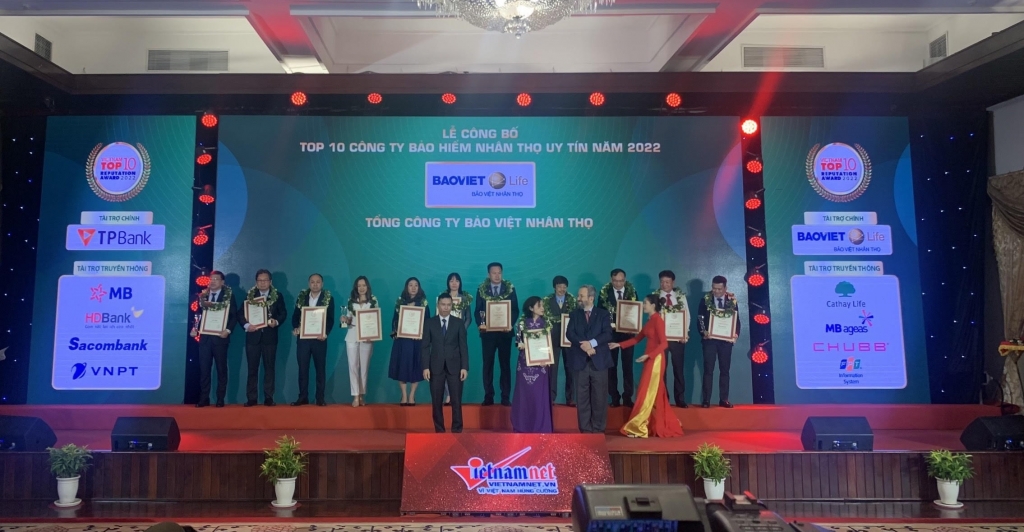Vietnam Report công bố Top 50 công ty đại chúng uy tín và Top 10 công ty uy tín ngành 2022
