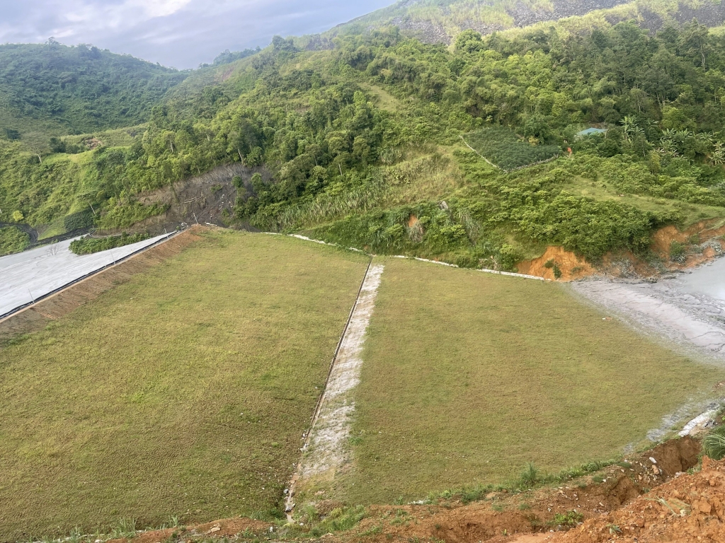 Gấp rút khắc phục sự cố cống xả tràn do mưa lũ kéo dài tại Lào Cai