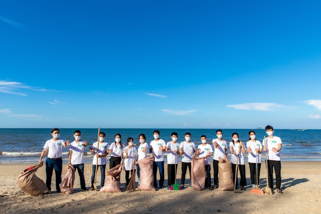 Huda triển khai chương trình làm đẹp biển tại Hà Tĩnh và Quảng Nam
