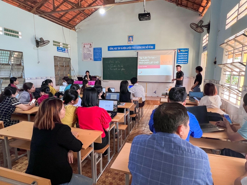 PwC chung tay mang nụ cười đến với thiếu nhi vùng biên giới