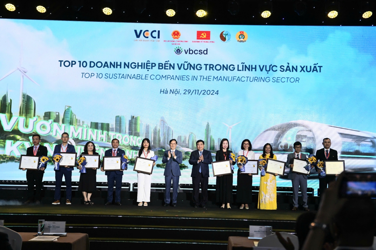 Vinh danh doanh nghiệp CSI 2024: Tiếp sức doanh nghiệp Việt trên hành trình kinh doanh bền vững