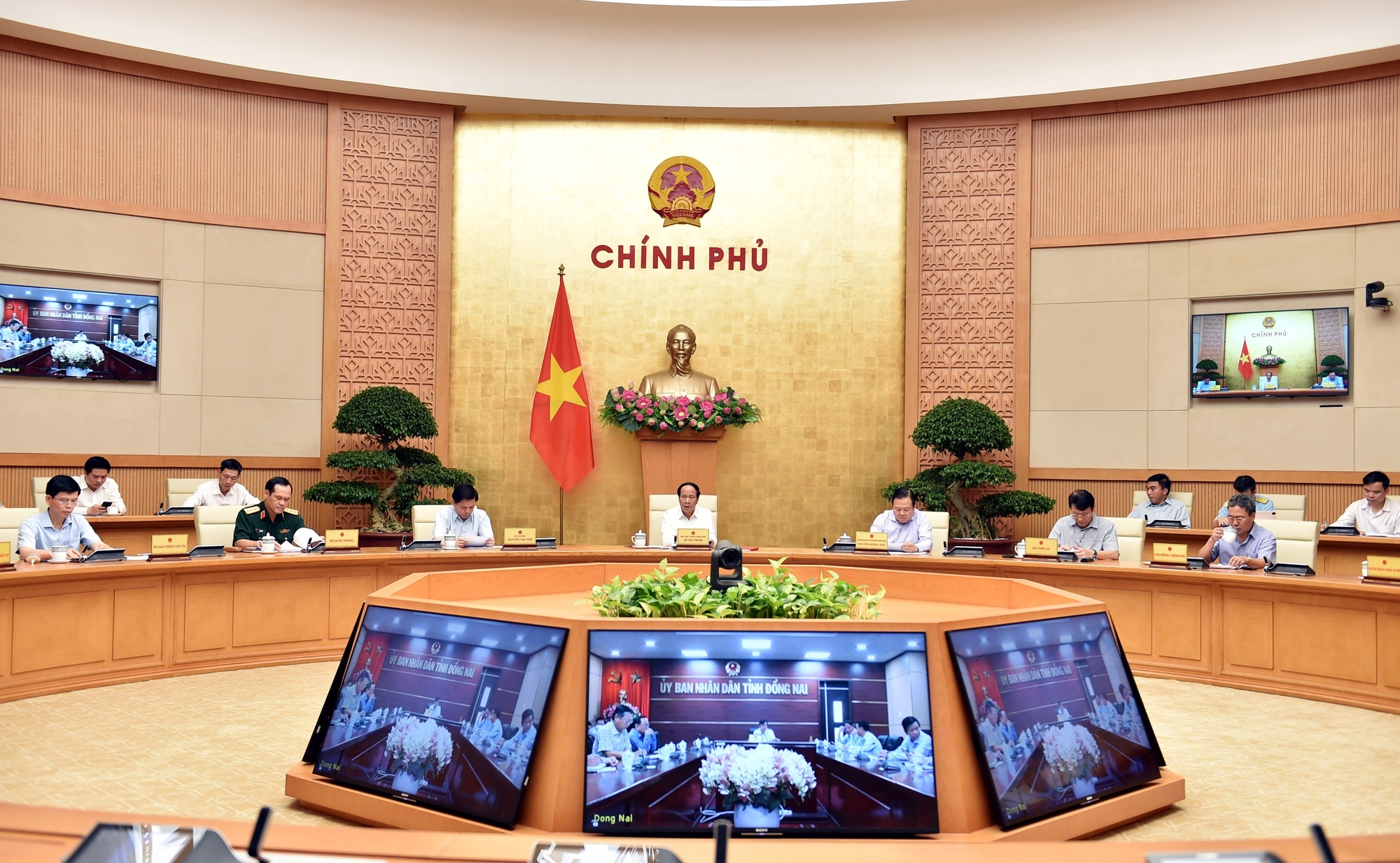 Phó Thủ tướng Lê Văn Thành: Nếu nhà thầu thiếu thì bổ sung, làm chậm thì thay ngay