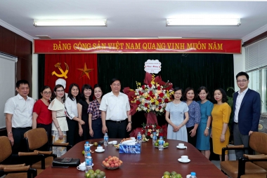 Thứ trưởng Trần Duy Đông chúc mừng Tạp chí Kinh tế và Dự báo nhân ngày Nhà báo Việt Nam