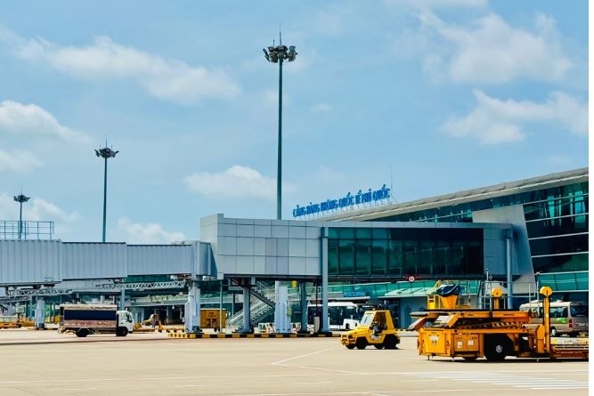 Các nhân tố ảnh hưởng đến chất lượng dịch vụ mặt đất Cảng hàng không quốc tế Phú Quốc