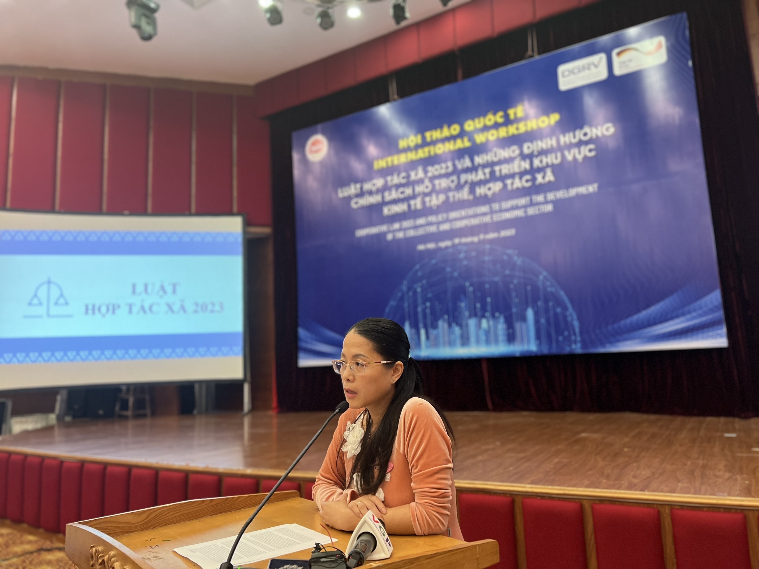 Bà Nguyễn Thị Tuyết Minh, Giám đốc Liên đoàn HTX CHLB Đức (DGRV) tại Việt Nam