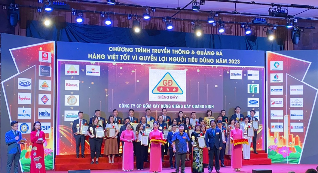 Thương hiệu Gốm Xây dựng Giếng Đáy được vinh danh trong Top 10 hàng Việt tốt vì quyền lợi người tiêu dùng năm 2023