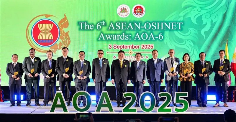Đại diện các doanh nghiệp trong khu vực ASEAN nhận Giải thưởng Xuất sắc về An toàn, Vệ sinh lao động (ASEAN-OSHNET) năm 2025. Đại diện các doanh nghiệp trong khu vực ASEAN nhận Giải thưởng Xuất sắc về An toàn, Vệ sinh lao động (ASEAN-OSHNET) năm 2025.