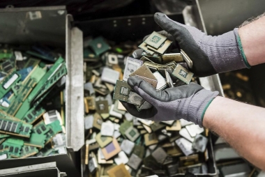 Ứng dụng mô hình FIMIX-PLS để phân nhóm khách hàng theo ý định xử lý rác thải điện tử