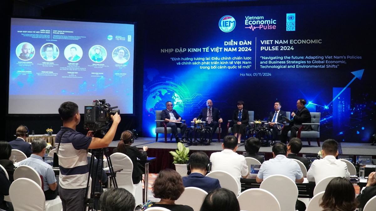 Kinh tế Việt Nam 2025: Nắm bắt các cơ hội để chuyển đổi