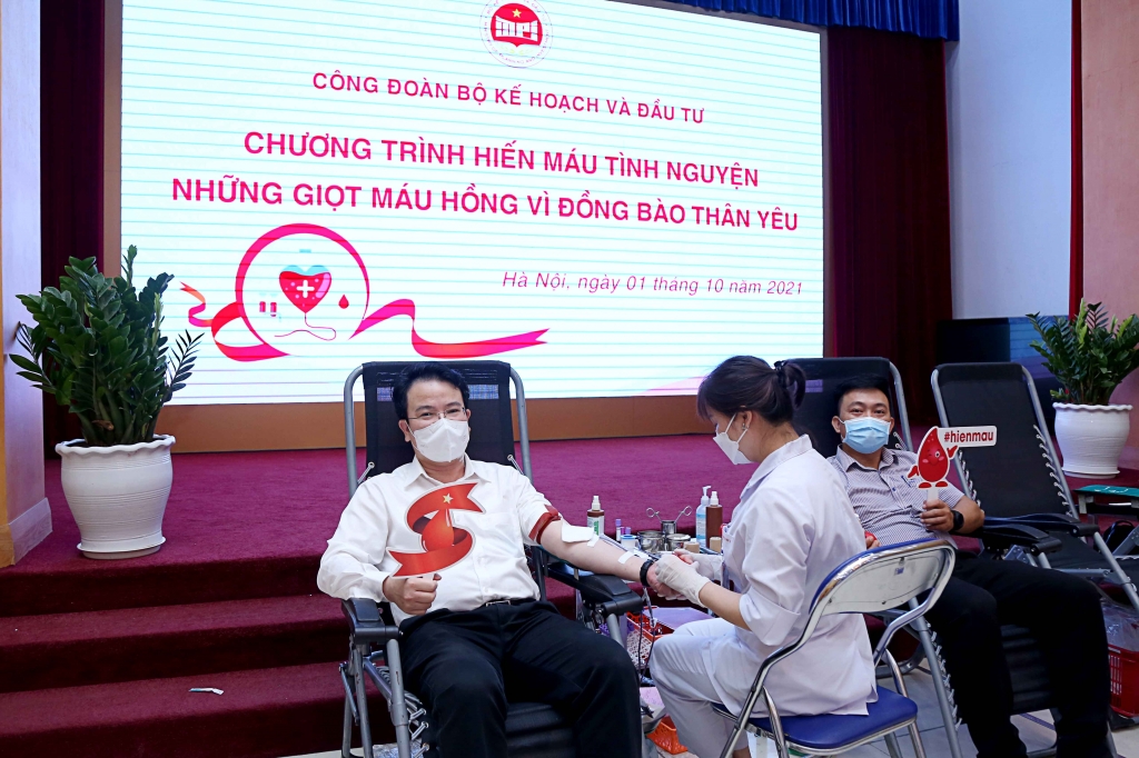 Bộ Kế hoạch và Đầu tư tổ chức ngày hội hiến máu năm 2021