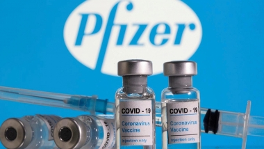 Việt Nam tiếp nhận gần 1,4 triệu liều vaccine Pfizer từ Pháp