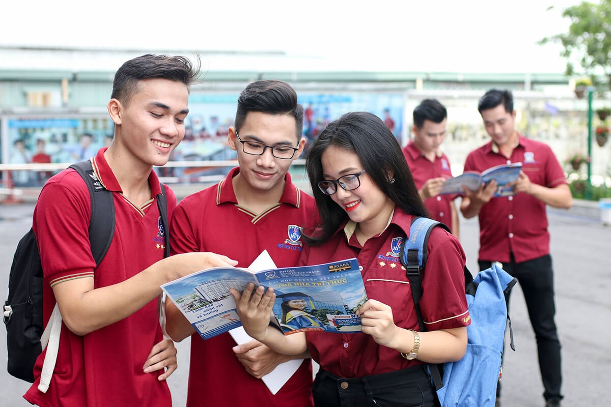 Các nhân tố ảnh hưởng đến ý định chọn ngành kinh tế số tại Trường Đại học Nguyễn Tất Thành của học sinh trung học phổ thông ở TP. Hồ Chí Minh