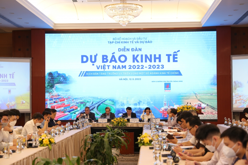 Diễn đàn “Dự báo kinh tế Việt Nam 2022-2023: Kịch bản tăng trưởng và triển vọng một số ngành kinh tế chính
